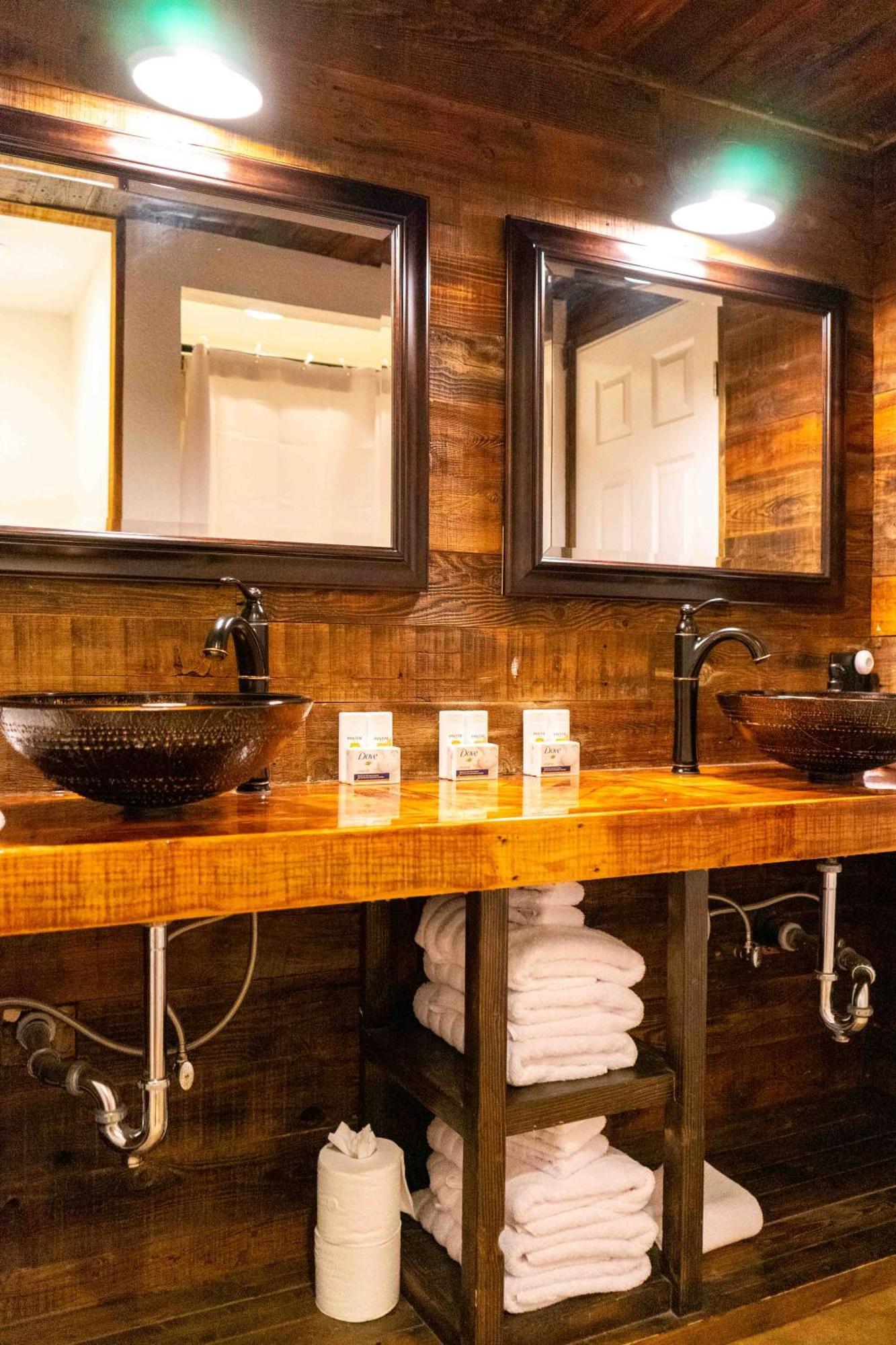Miners Suite-Centrally Located In Shaver Lake シェイバー・レイク エクステリア 写真